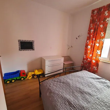 Lord Tobi Apartment Banjole